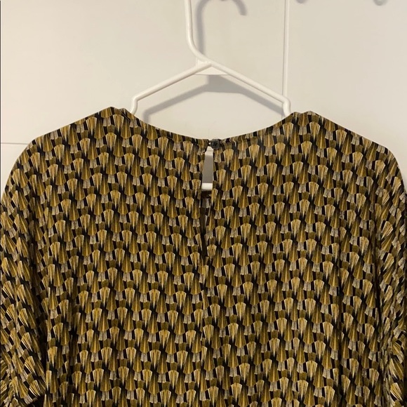 A short sleeves shirt - Picture 4 of 4